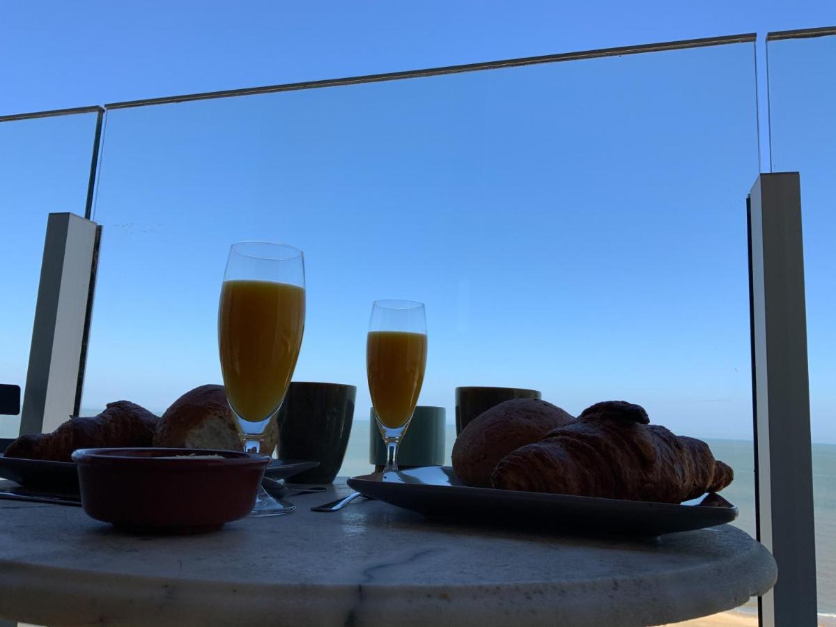 Genieten Van De Vlaamse Kust Met Prachtig Zeezicht De Haan Bagian luar foto